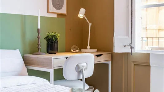 Rooms in Barcelona Ciutat Vella - photo 9