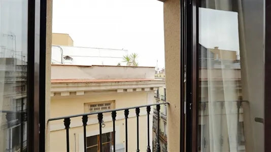 Rooms in Barcelona Ciutat Vella - photo 4