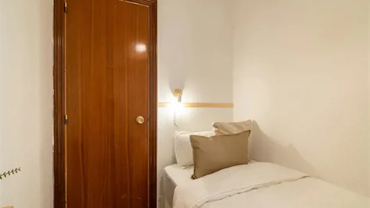 Rooms in Barcelona Ciutat Vella - photo 3