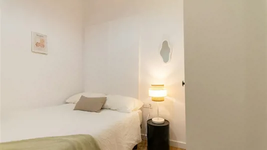 Rooms in Barcelona Ciutat Vella - photo 3