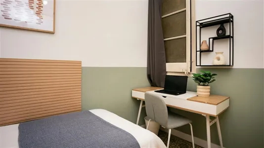 Rooms in Barcelona Eixample - photo 2