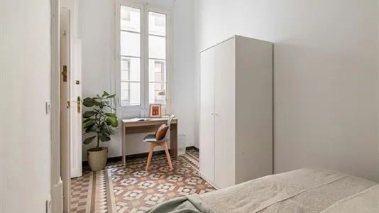 Rooms in Barcelona Ciutat Vella - photo 3