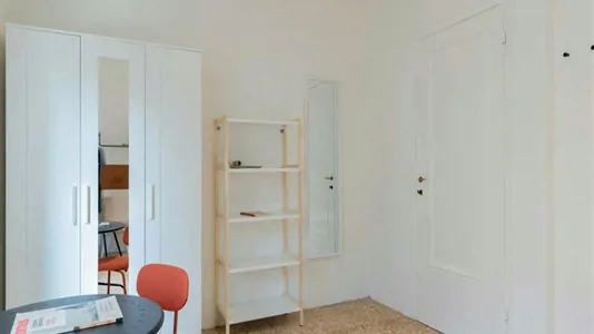 Rooms in Milano Zona 8 - Fiera, Gallaratese, Quarto Oggiaro - photo 1