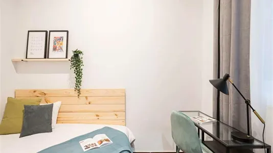 Rooms in Madrid Centro - photo 8