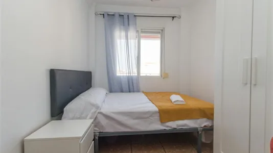 Rooms in Málaga - photo 2