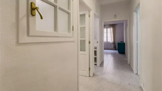 Rooms in Barcelona Ciutat Vella - photo 9