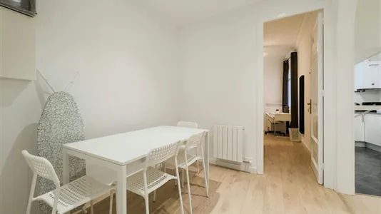 Rooms in Barcelona Ciutat Vella - photo 9