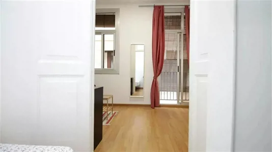 Rooms in Barcelona Ciutat Vella - photo 3