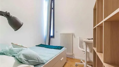 Room for rent in Milano Zona 5 - Vigentino, Chiaravalle, Gratosoglio, Milan