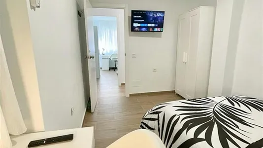 Rooms in Málaga - photo 4