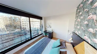 Room for rent in Boulogne-Billancourt, Île-de-France