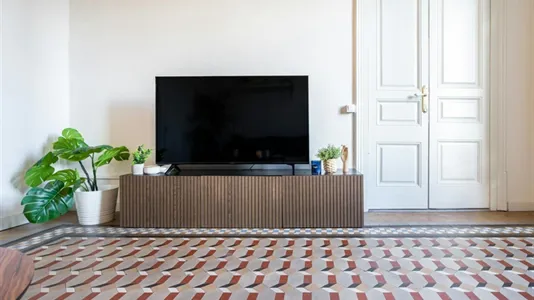 Rooms in Barcelona Ciutat Vella - photo 7