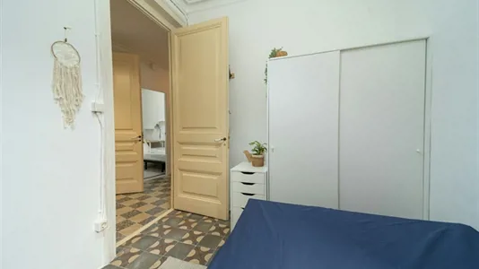 Rooms in Barcelona Ciutat Vella - photo 2