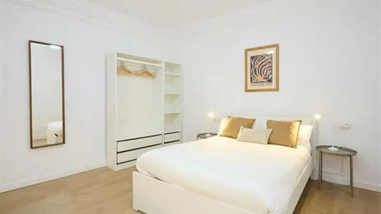 Rooms in Barcelona Ciutat Vella - photo 2