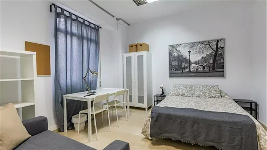 Rooms in Valencia Ciutat Vella - photo 1