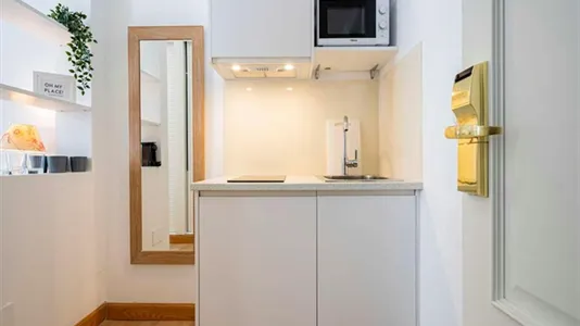 Rooms in Madrid Centro - photo 9