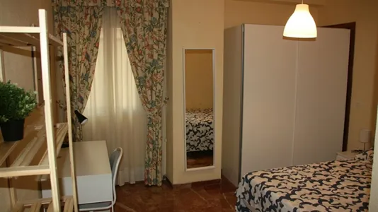 Rooms in Córdoba - photo 4