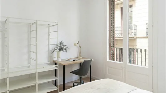 Rooms in Barcelona Ciutat Vella - photo 2