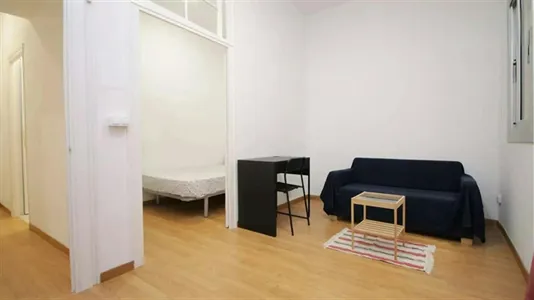 Rooms in Barcelona Ciutat Vella - photo 4