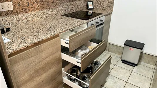 Rooms in Barcelona Ciutat Vella - photo 5