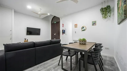 Rooms in Madrid Centro - photo 9