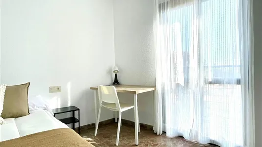 Rooms in Málaga - photo 3