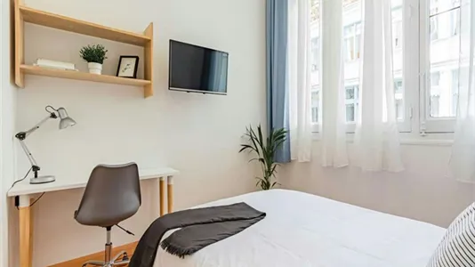 Rooms in Madrid Centro - photo 8