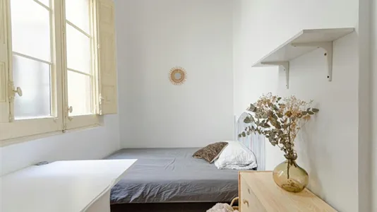 Rooms in Barcelona Ciutat Vella - photo 5