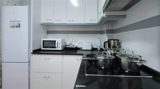 Rooms in Barcelona Eixample - photo 7