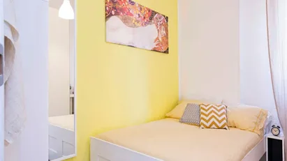 Room for rent in Milano Zona 6 - Barona, Lorenteggio, Milan