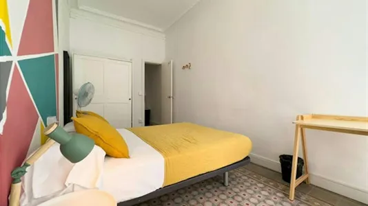 Rooms in Barcelona Ciutat Vella - photo 2