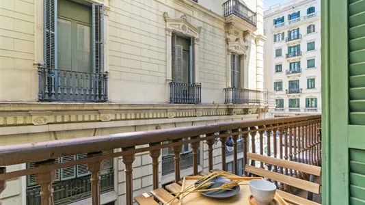 Rooms in Barcelona Ciutat Vella - photo 8