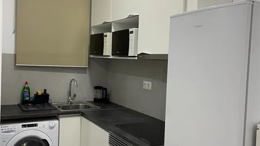 Rooms in Barcelona Ciutat Vella - photo 9