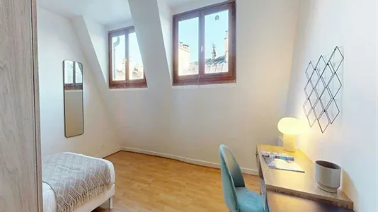 Rooms in Paris 8ème arrondissement - photo 3