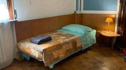 Room for rent in Milano Zona 8 - Fiera, Gallaratese, Quarto Oggiaro, Milan