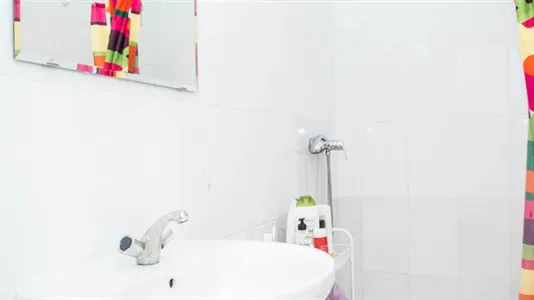 Rooms in Barcelona Ciutat Vella - photo 7