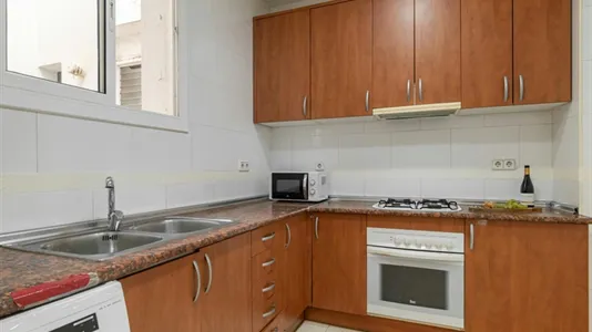 Rooms in Barcelona Ciutat Vella - photo 7