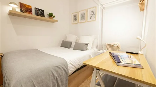 Rooms in Barcelona Eixample - photo 2