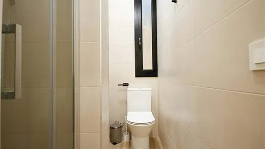 Rooms in Barcelona Ciutat Vella - photo 7