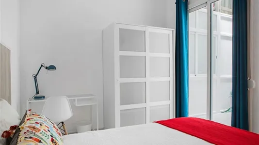 Rooms in Barcelona Ciutat Vella - photo 8