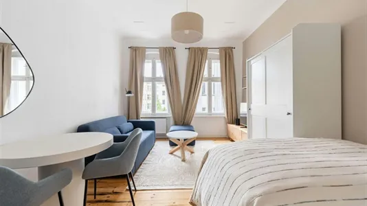 Apartments in Berlin Neukölln - photo 2