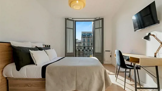 Rooms in Barcelona Eixample - photo 2