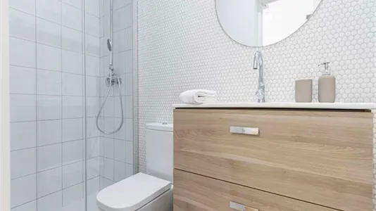 Rooms in Madrid Centro - photo 9