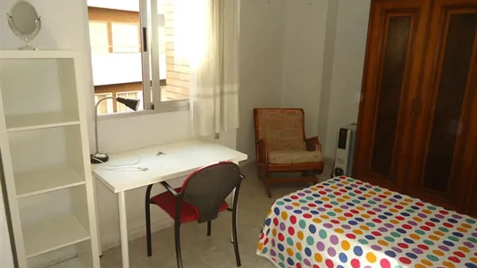 Rooms in Córdoba - photo 3