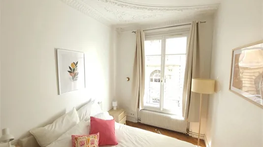 Rooms in Paris 8ème arrondissement - photo 3