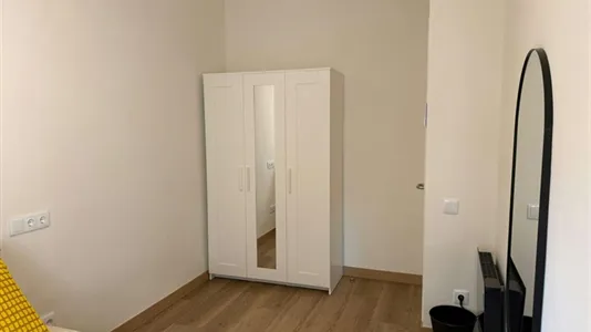 Rooms in Cornellà de Llobregat - photo 2