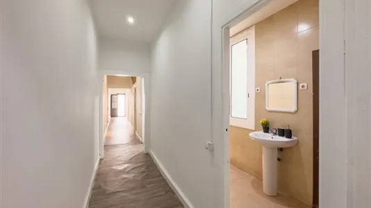 Rooms in Barcelona Ciutat Vella - photo 5