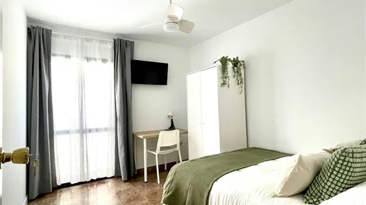 Rooms in Málaga - photo 2