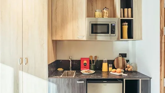 Rooms in Cornellà de Llobregat - photo 5