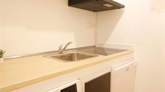 Rooms in Barcelona Eixample - photo 7